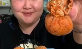 武汉网红小姐姐吃面包,武汉网红小姐姐的面包美食之旅